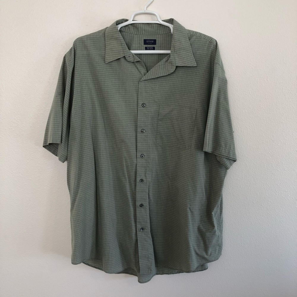 Men’s short sleeve buttons down